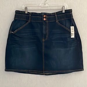No boundaries, NWT, dark blue, washed jean skirt.
